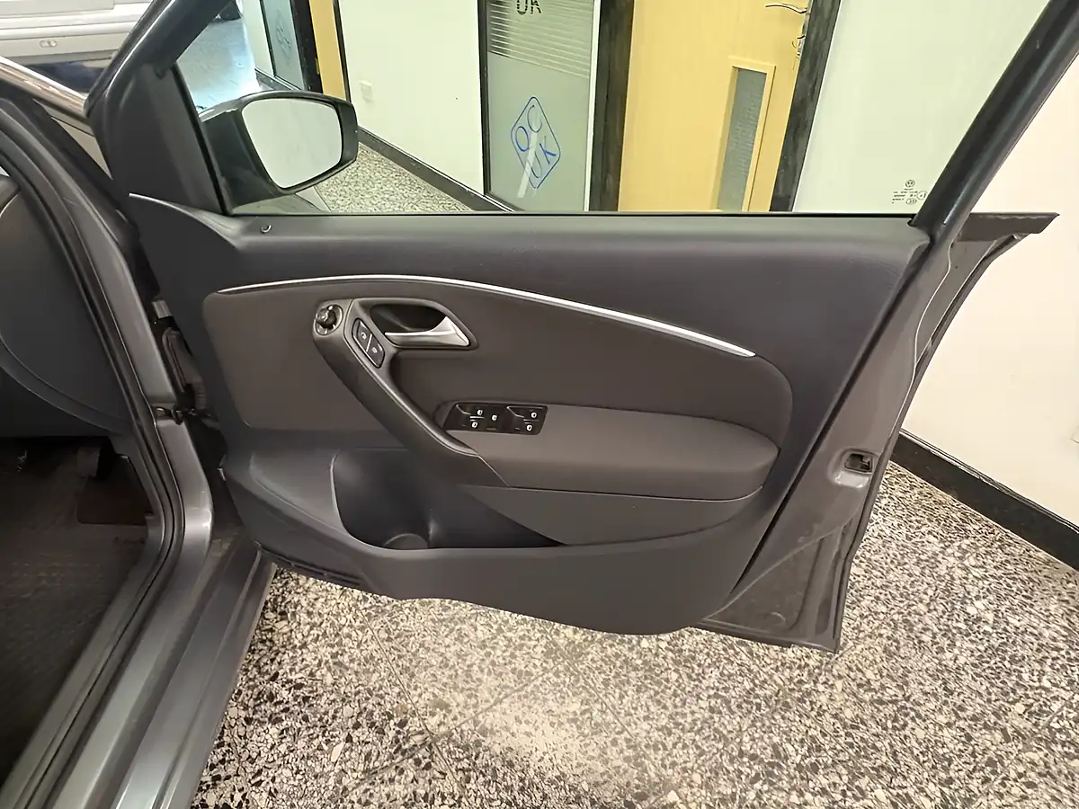 Used 2014 Volkswagen Polo Sel Grey - Interior and Exterior details 17