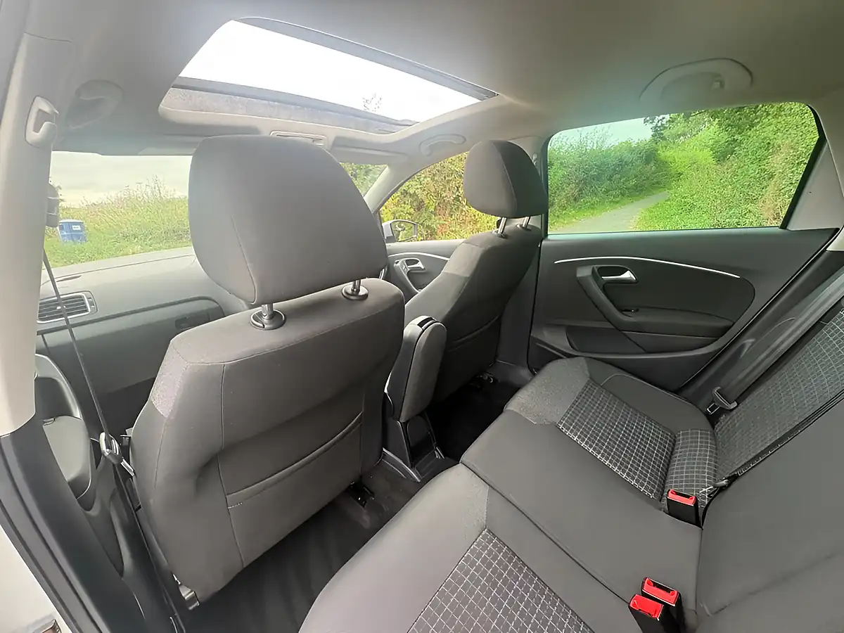 Used 2014 Volkswagen Polo Sel Silver - Interior and Exterior details 17