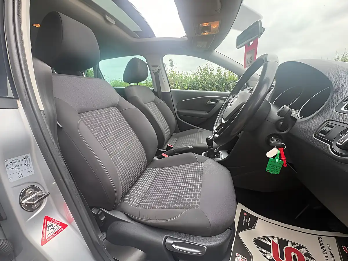 Used 2014 Volkswagen Polo Sel Silver - Interior and Exterior details 9