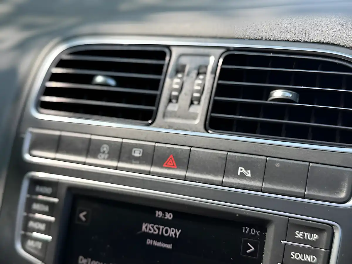 Used 2014 Volkswagen Polo Sel White - Interior and Exterior details 17
