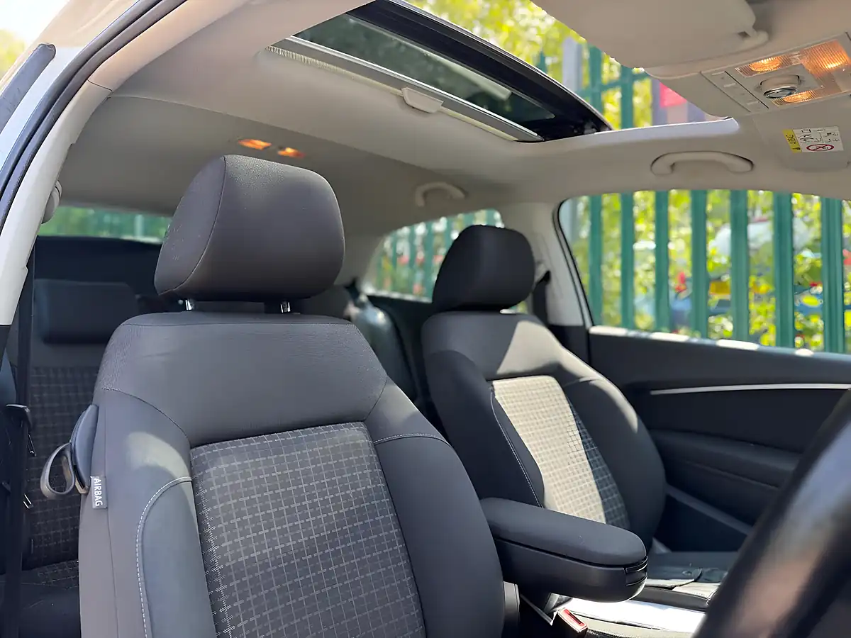 Used 2014 Volkswagen Polo Sel White - Interior and Exterior details 19