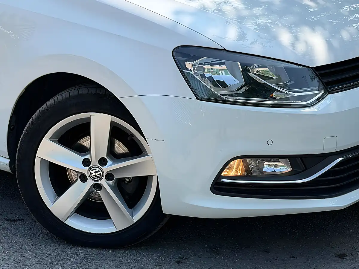 Used 2014 Volkswagen Polo Sel White - Interior and Exterior details 4