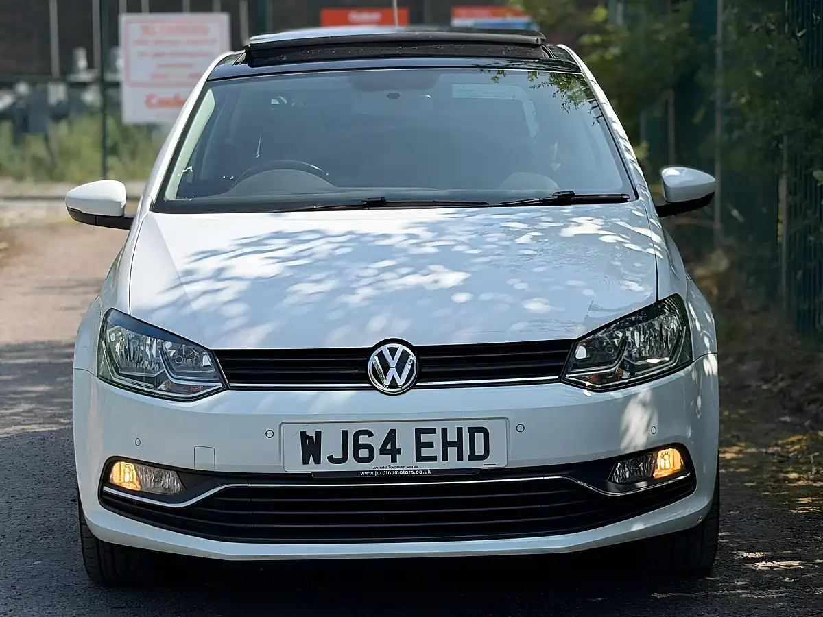 Used 2014 Volkswagen Polo Sel White - Interior and Exterior details 6