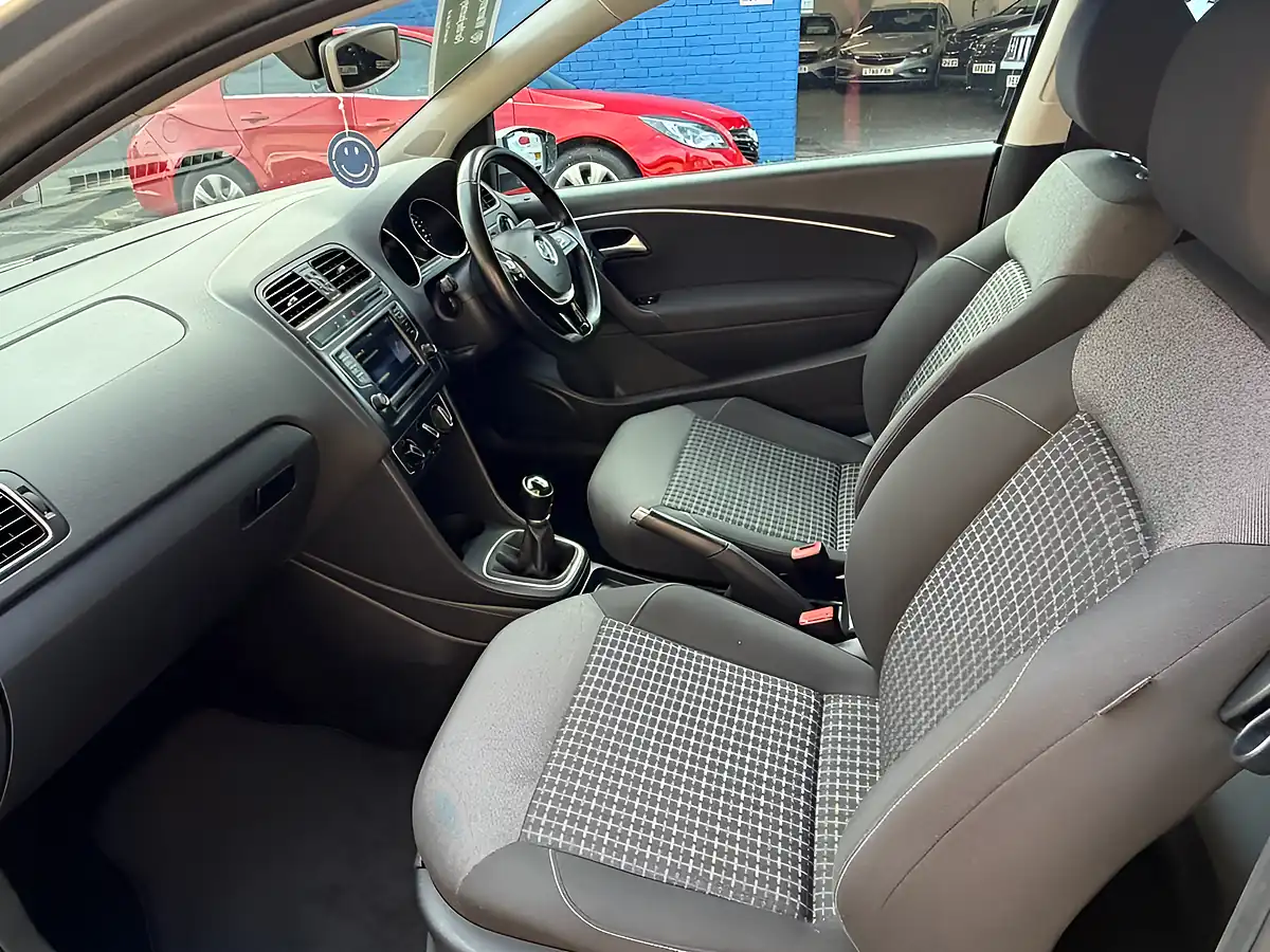 Used 2014 Volkswagen Polo Tech Se Silver - Interior and Exterior details 19