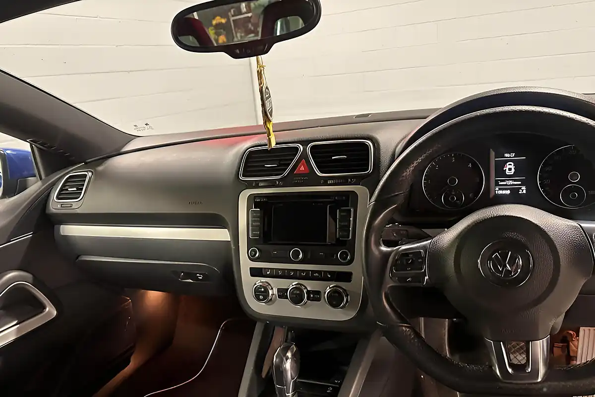 Used 2014 Volkswagen Scirocco Bluemotion Tech Blue - Interior and Exterior details 6