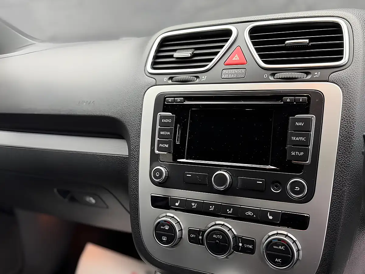 Used 2014 Volkswagen Scirocco R-Line White - Interior and Exterior details 17