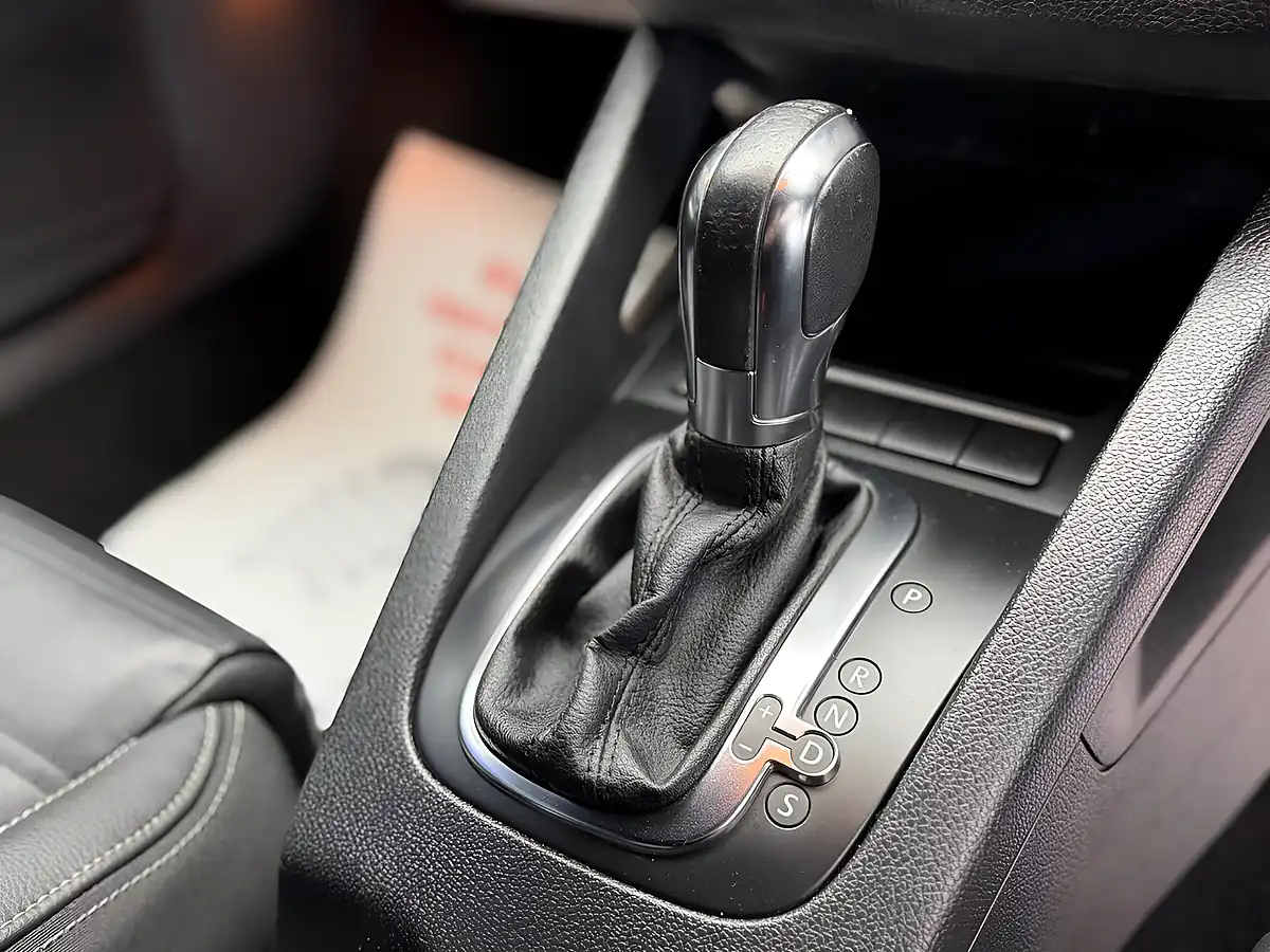Used 2014 Volkswagen Scirocco R-Line White - Interior and Exterior details 18