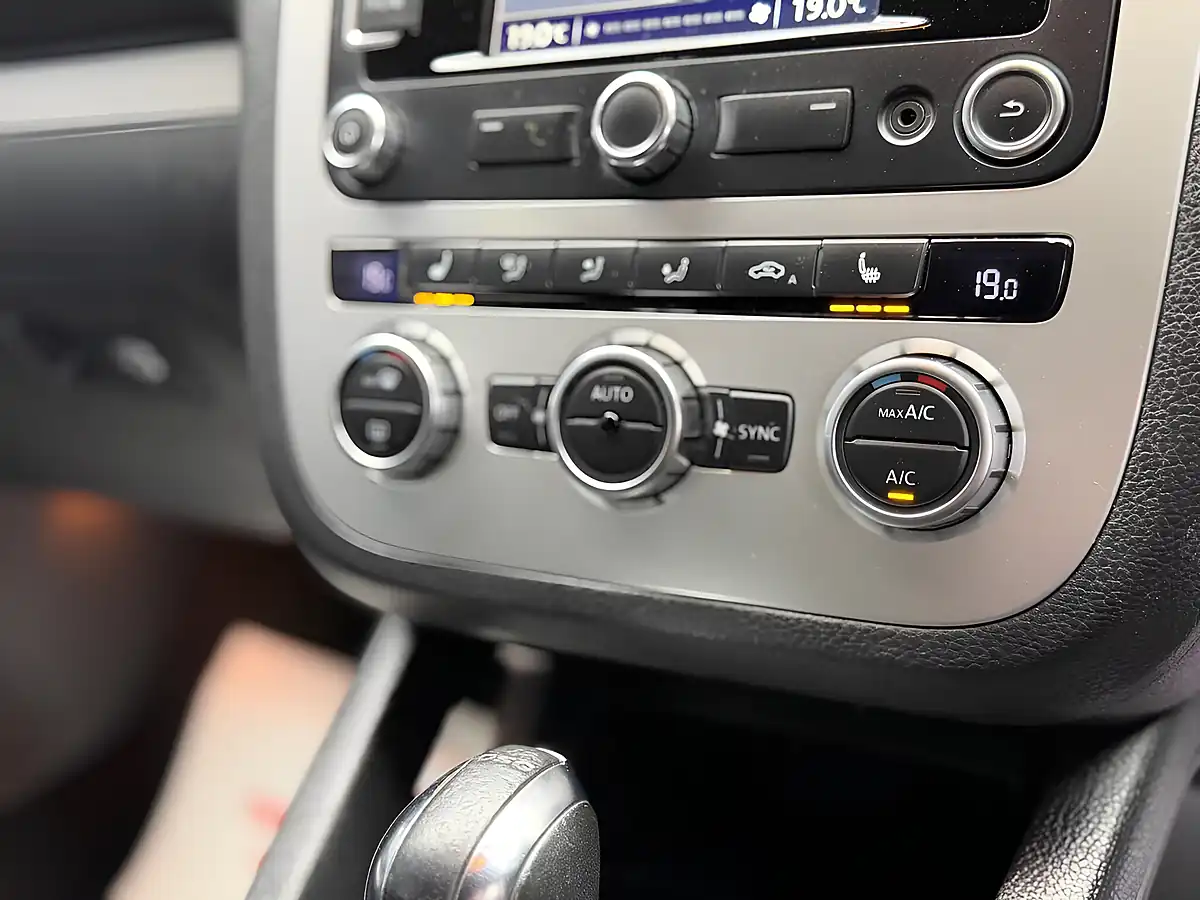 Used 2014 Volkswagen Scirocco R-Line White - Interior and Exterior details 20