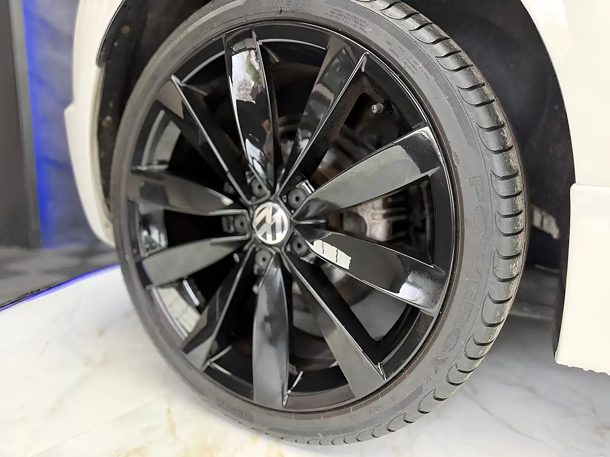 Used 2014 Volkswagen Scirocco R-Line White - Interior and Exterior details 9