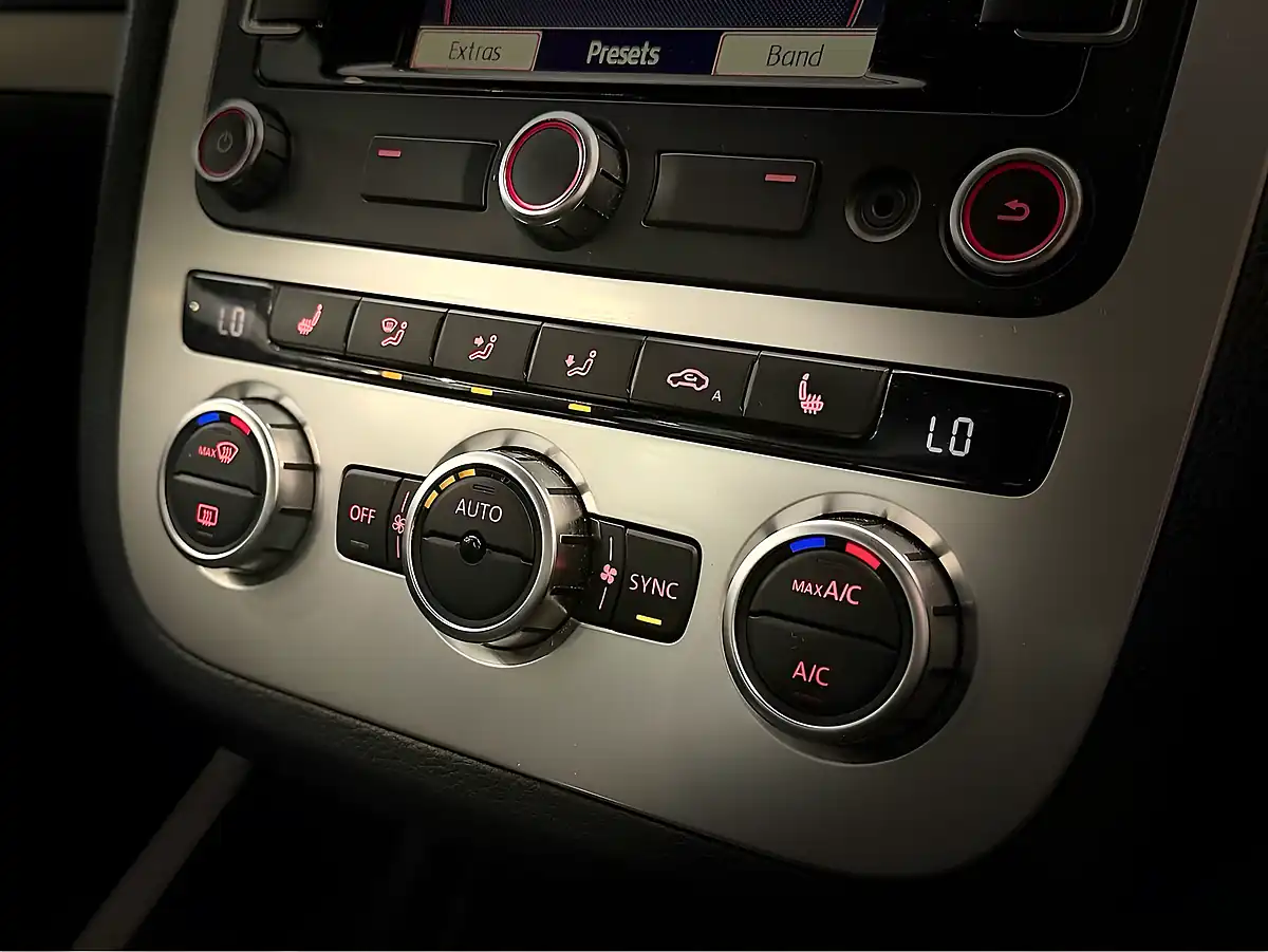 Used 2014 Volkswagen Scirocco R-Line White - Interior and Exterior details 14