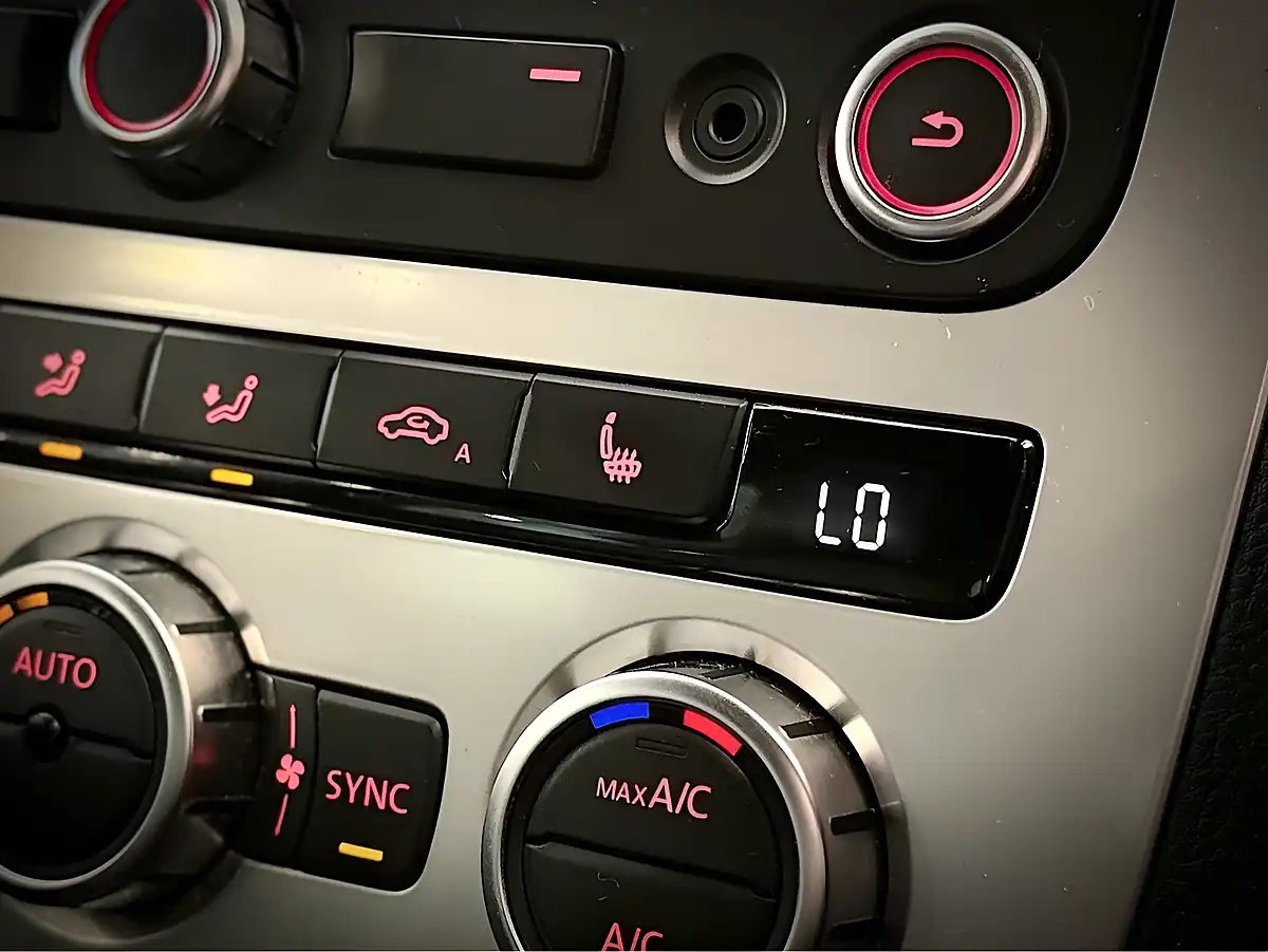 Used 2014 Volkswagen Scirocco R-Line White - Interior and Exterior details 15
