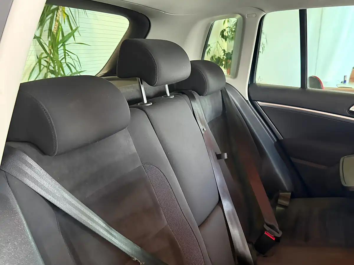 Used 2014 Volkswagen Tiguan Bluemotion Tech Match Blue - Interior and Exterior details 11