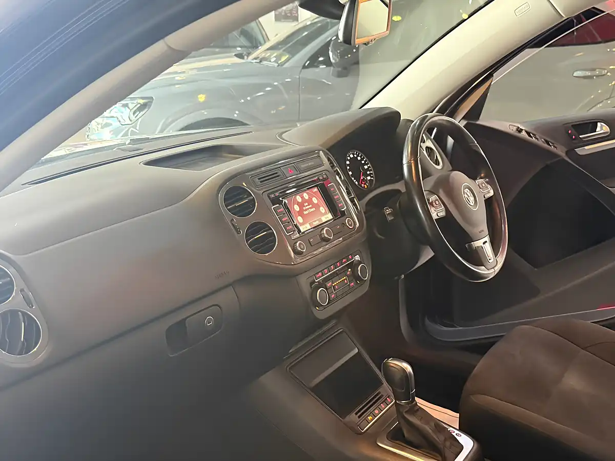Used 2014 Volkswagen Tiguan Bluemotion Tech Match Blue - Interior and Exterior details 14