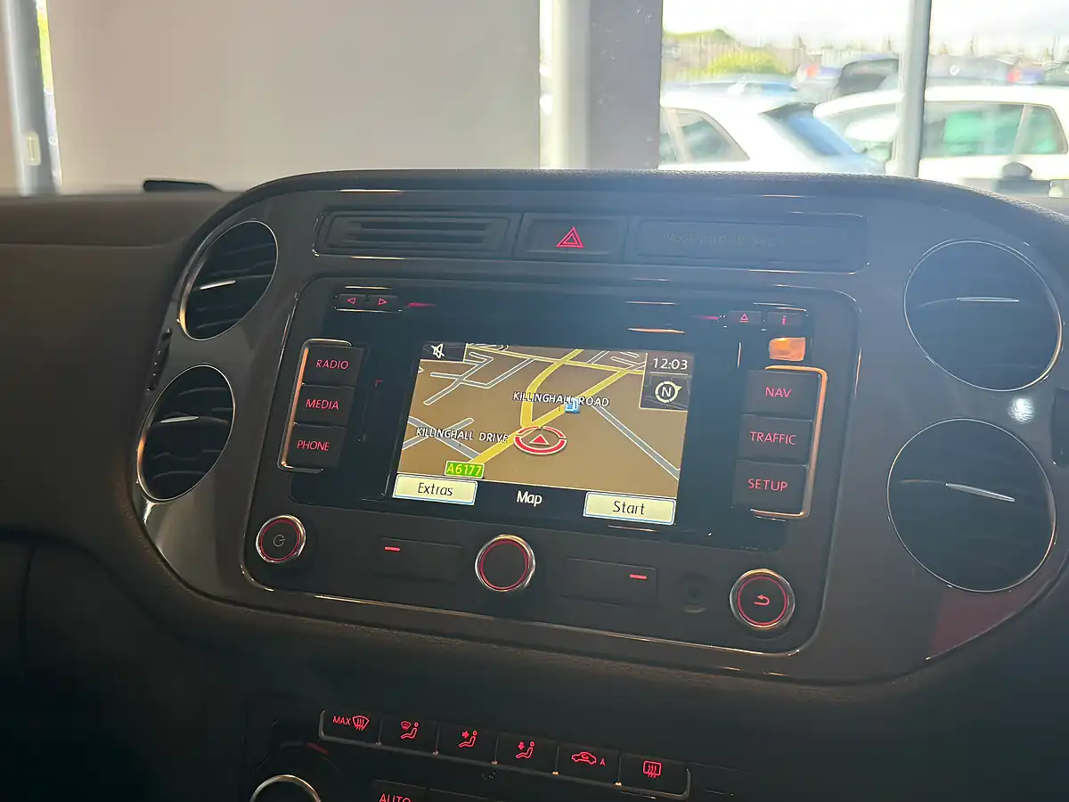 Used 2014 Volkswagen Tiguan Bluemotion Tech Match Blue - Interior and Exterior details 16