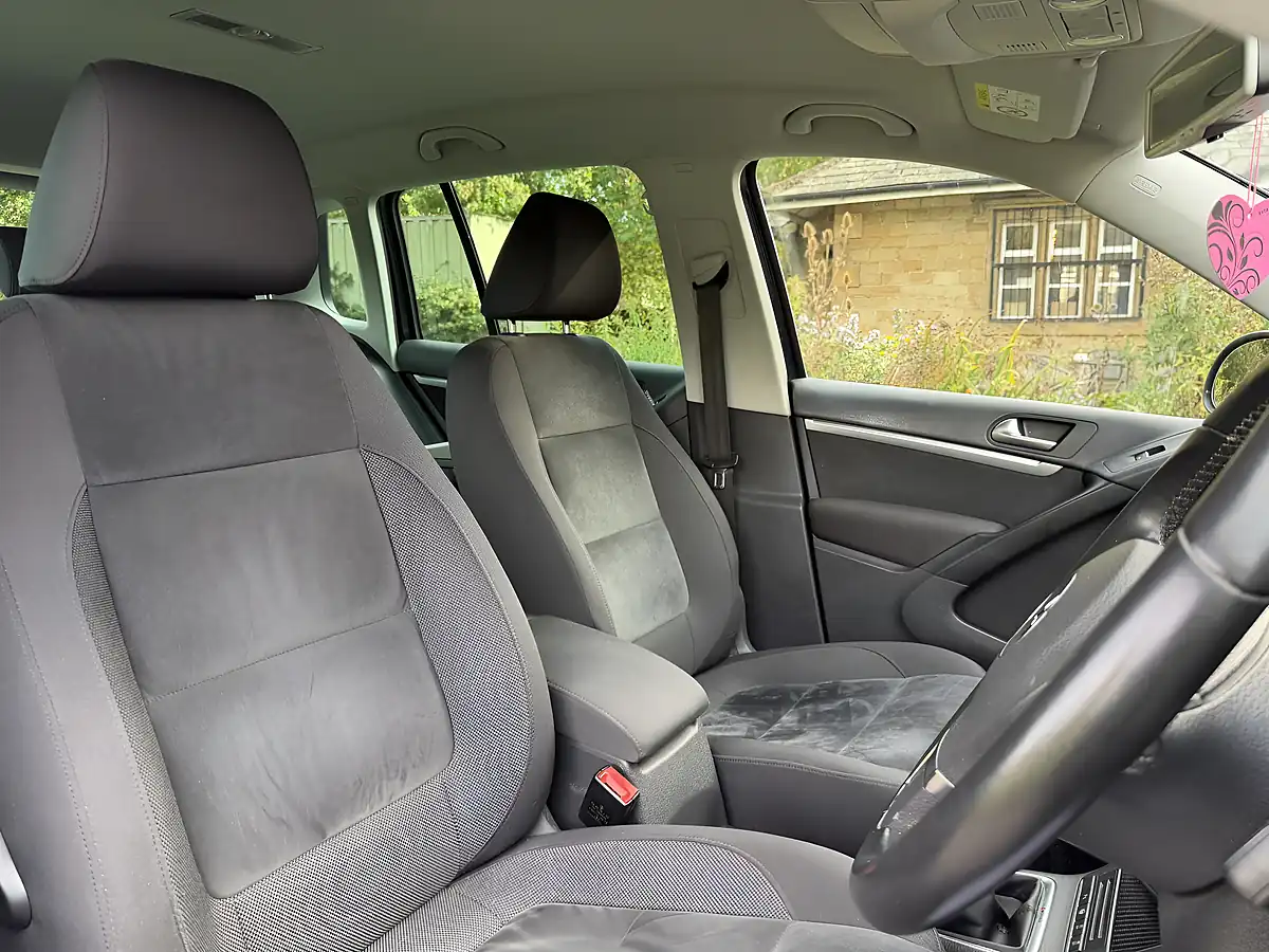 Used 2014 Volkswagen Tiguan Bluemotion Tech Match Blue - Interior and Exterior details 11