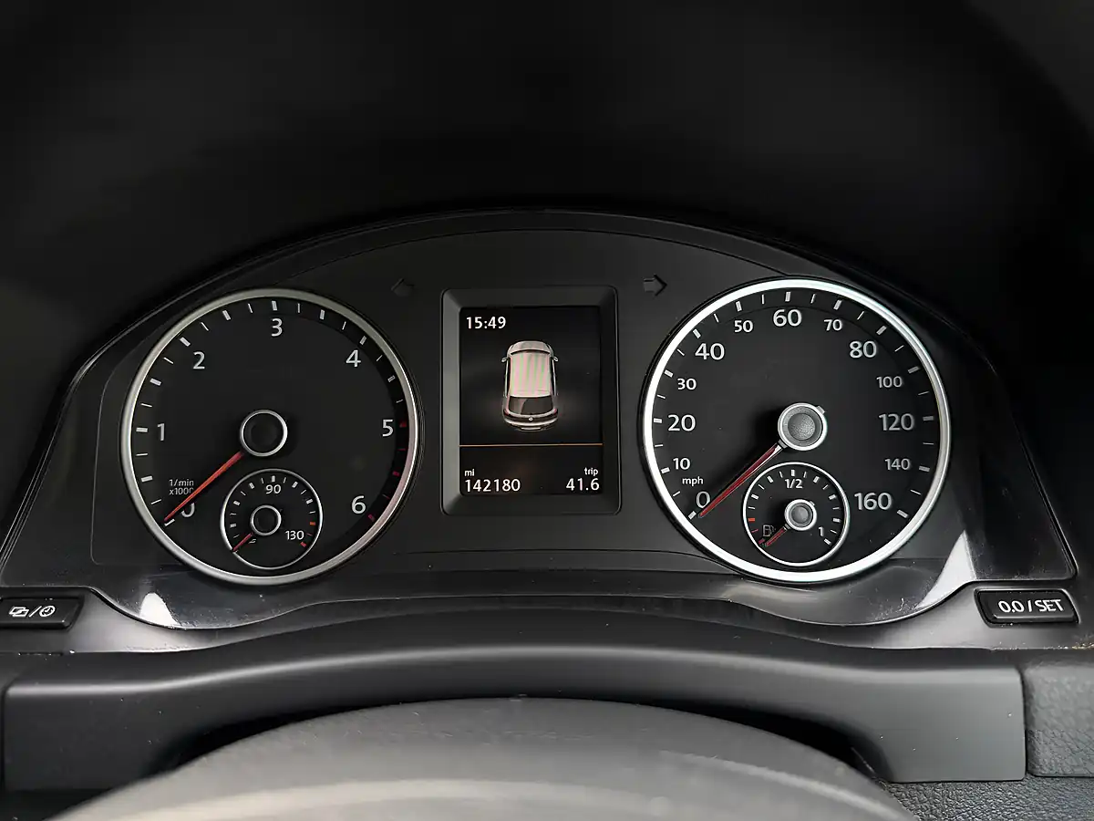 Used 2014 Volkswagen Tiguan Bluemotion Tech Match Blue - Interior and Exterior details 16