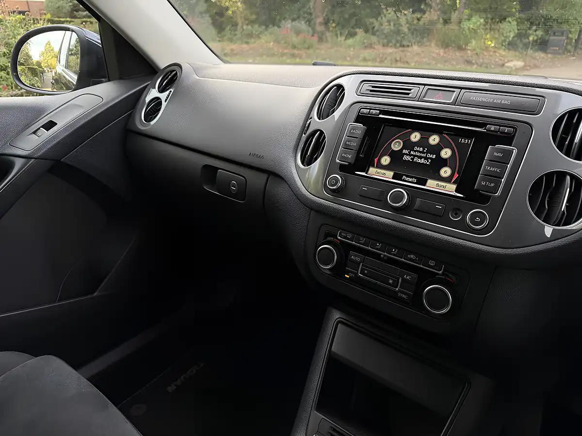 Used 2014 Volkswagen Tiguan Bluemotion Tech Match Blue - Interior and Exterior details 17
