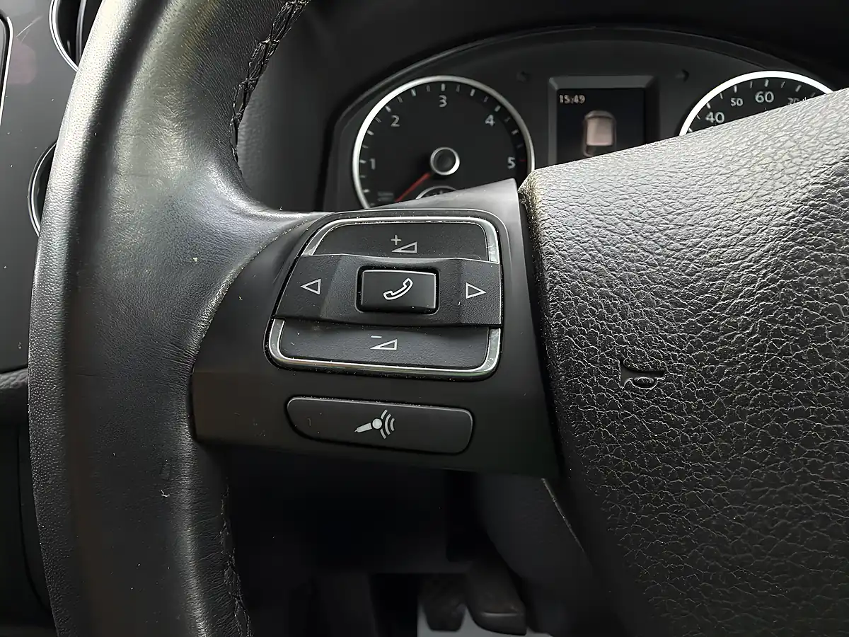 Used 2014 Volkswagen Tiguan Bluemotion Tech Match Blue - Interior and Exterior details 18