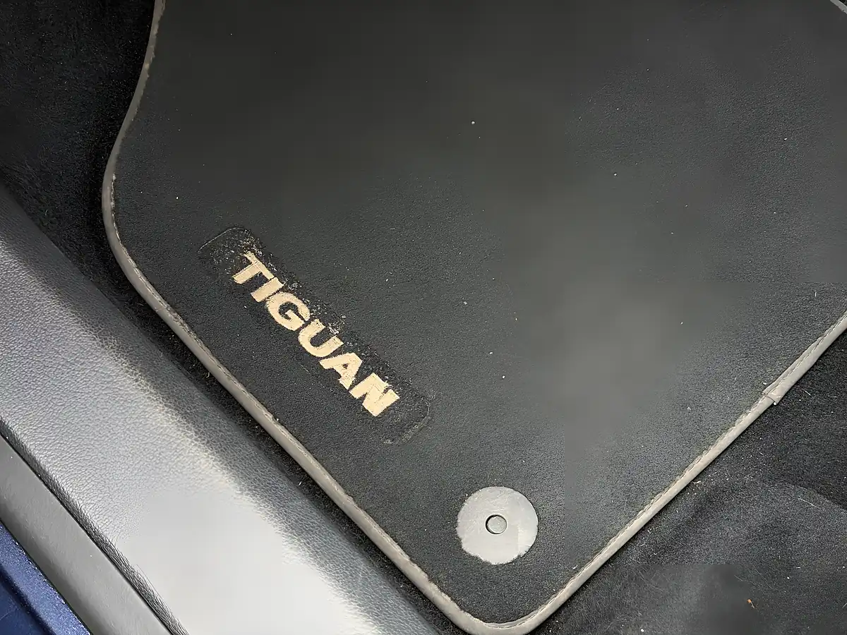 Used 2014 Volkswagen Tiguan Bluemotion Tech Match Blue - Interior and Exterior details 19