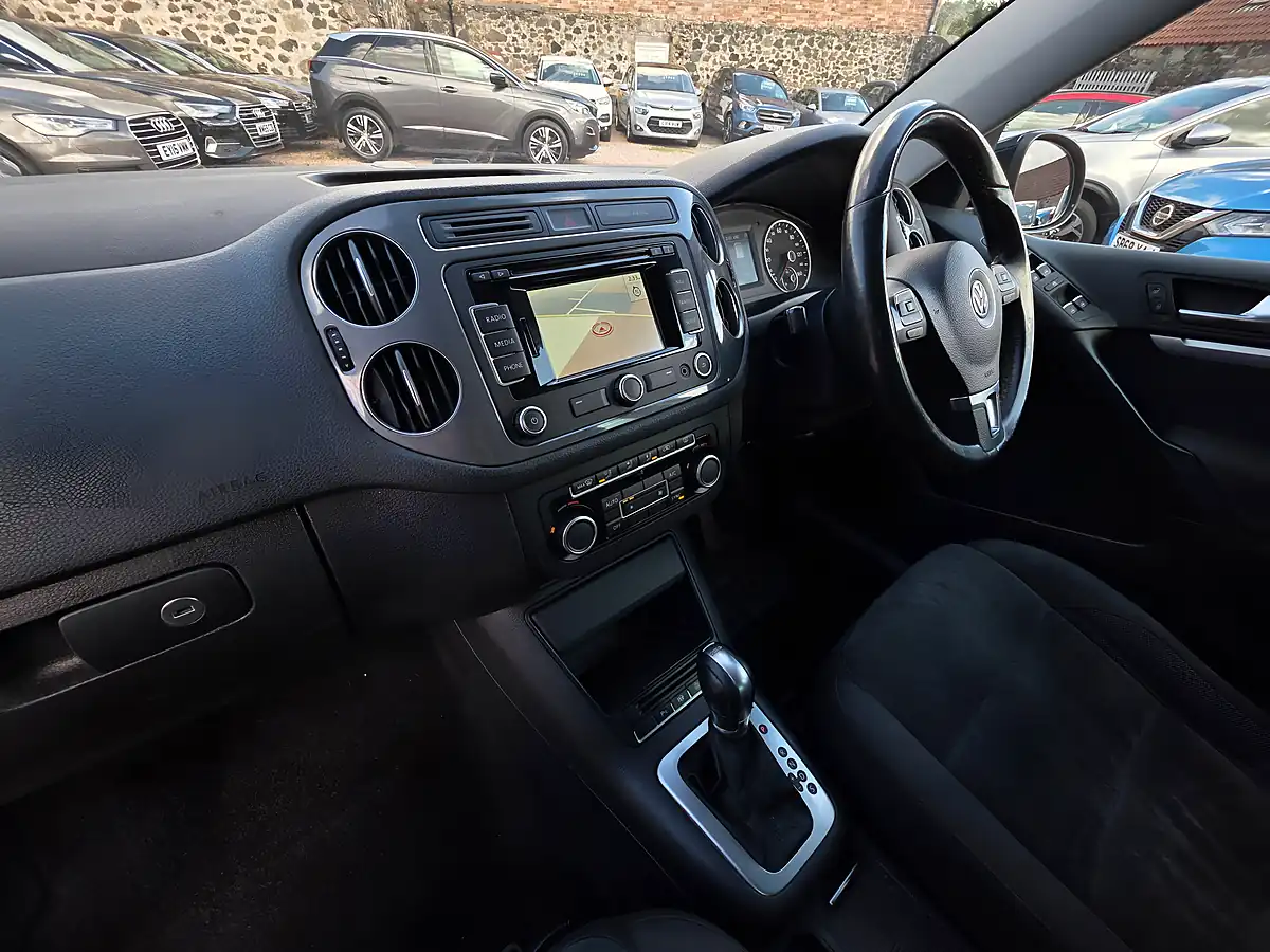 Used 2014 Volkswagen Tiguan Bluemotion Tech Match Deep Black Pearl - Interior and Exterior details 11