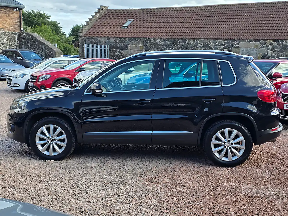 Used 2014 Volkswagen Tiguan Bluemotion Tech Match Deep Black Pearl - Interior and Exterior details 13