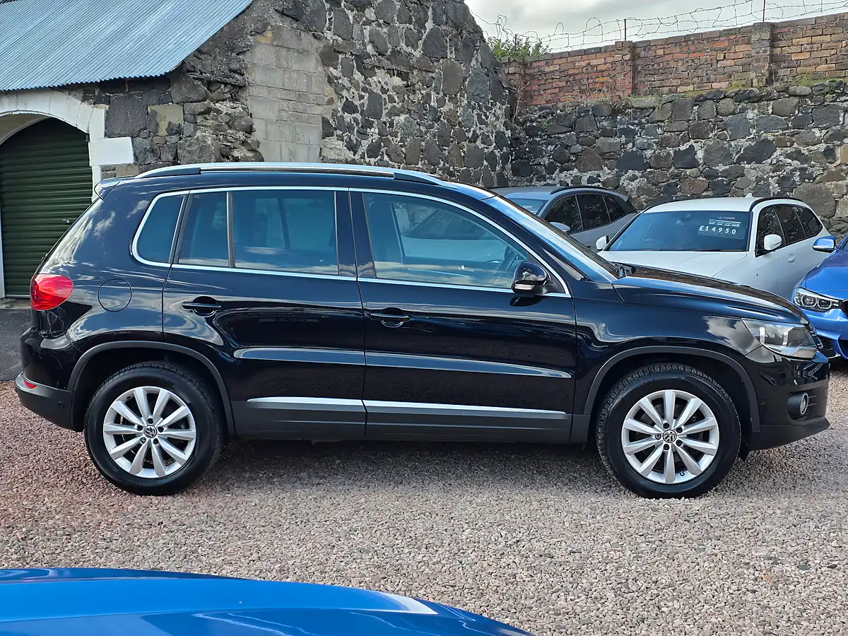 Used 2014 Volkswagen Tiguan Bluemotion Tech Match Deep Black Pearl - Interior and Exterior details 18