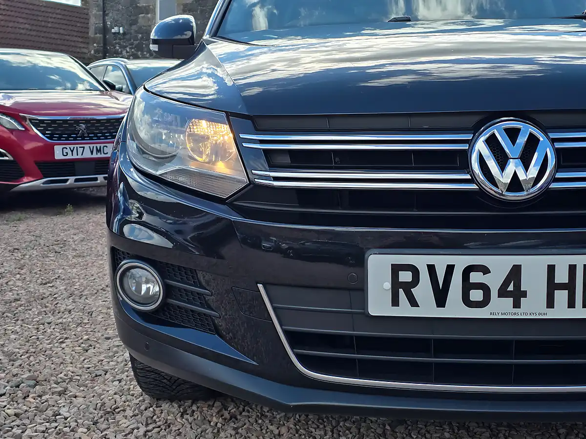 Used 2014 Volkswagen Tiguan Bluemotion Tech Match Deep Black Pearl - Interior and Exterior details 4