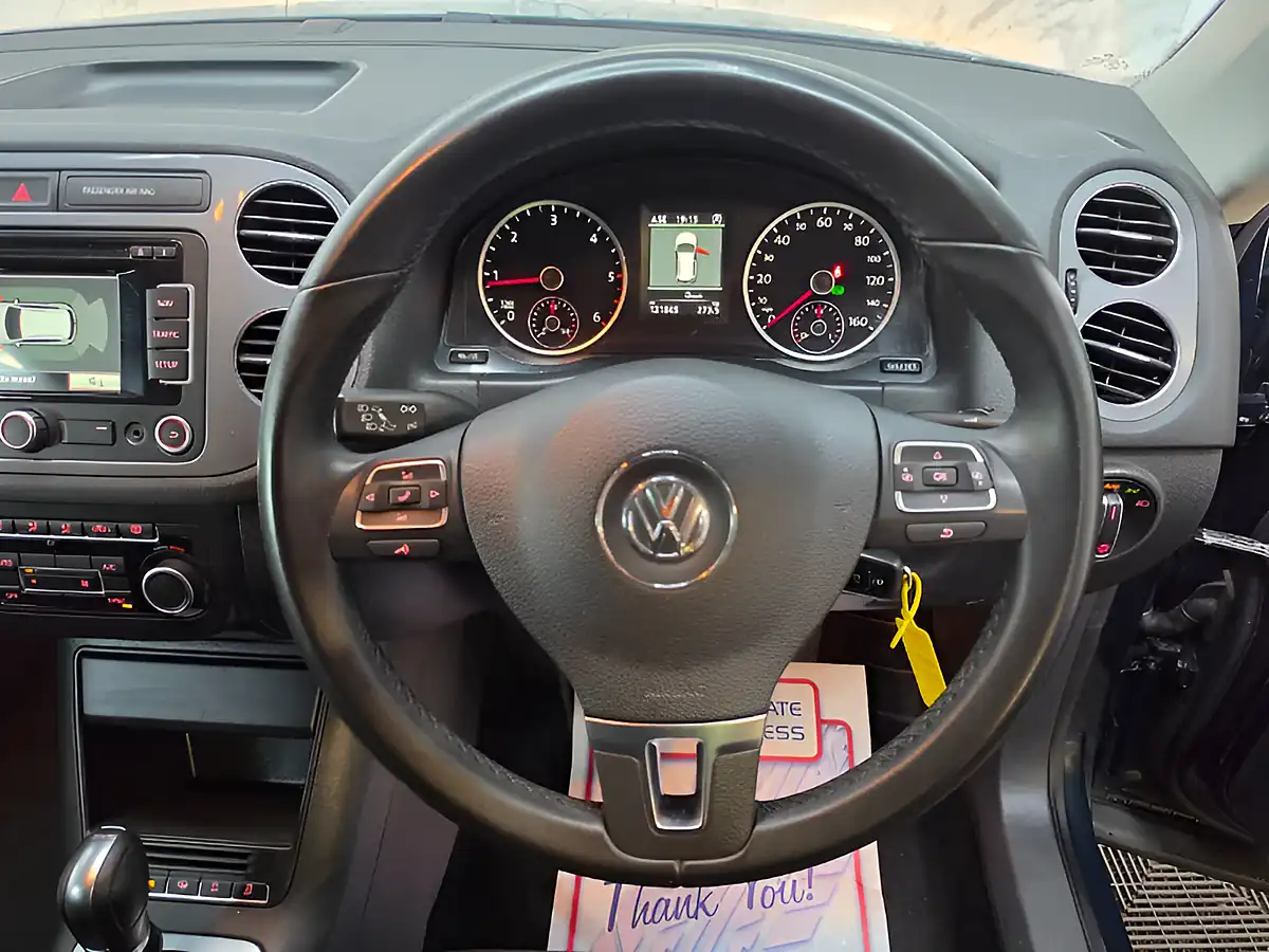 Used 2014 Volkswagen Tiguan Bluemotion Tech Match Green - Interior and Exterior details 10