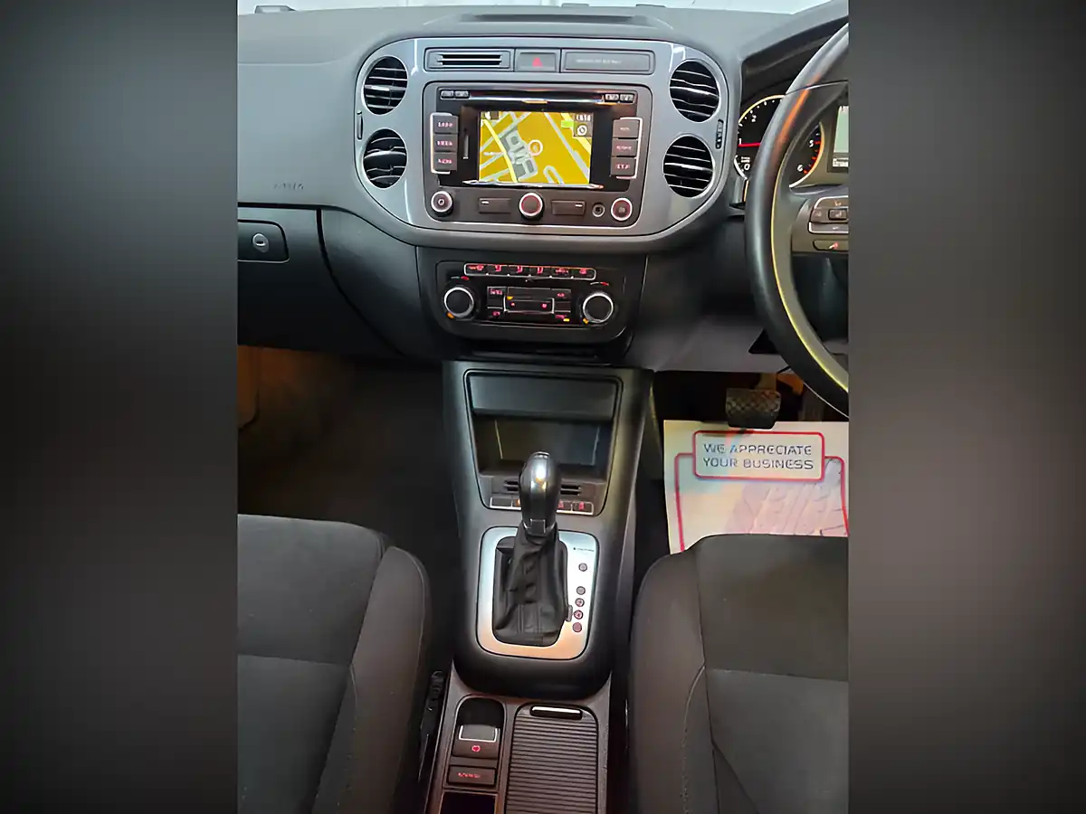 Used 2014 Volkswagen Tiguan Bluemotion Tech Match Green - Interior and Exterior details 12