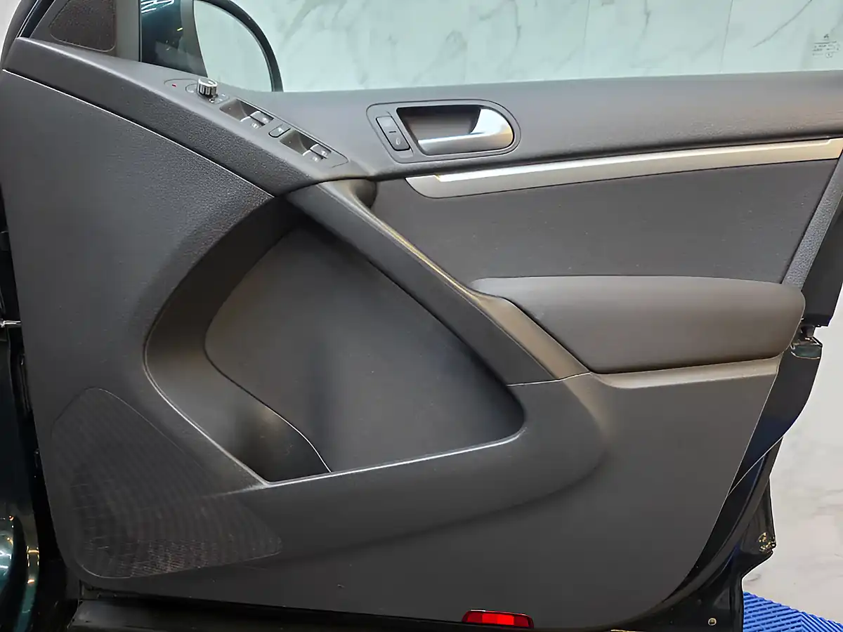 Used 2014 Volkswagen Tiguan Bluemotion Tech Match Green - Interior and Exterior details 17