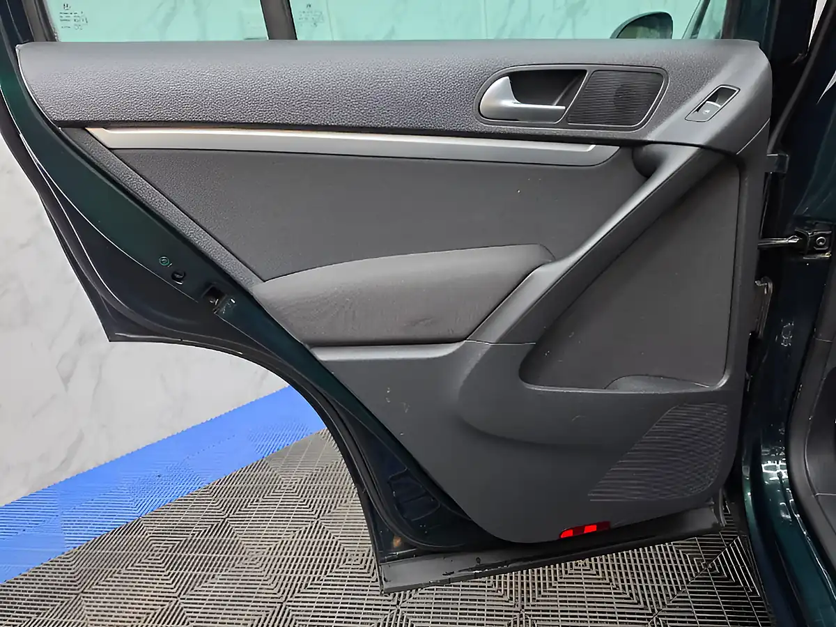Used 2014 Volkswagen Tiguan Bluemotion Tech Match Green - Interior and Exterior details 19