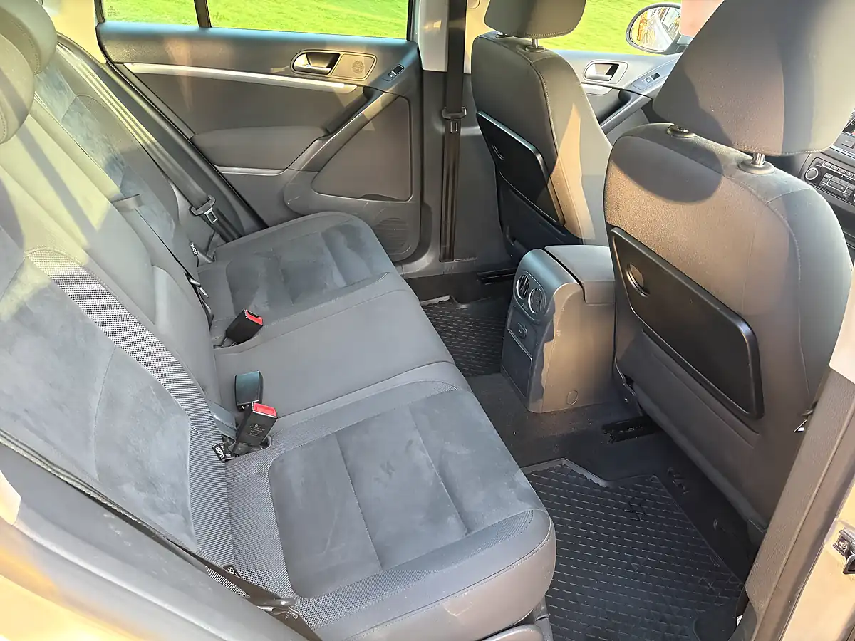 Used 2014 Volkswagen Tiguan Bluemotion Tech Match Silver - Interior and Exterior details 14