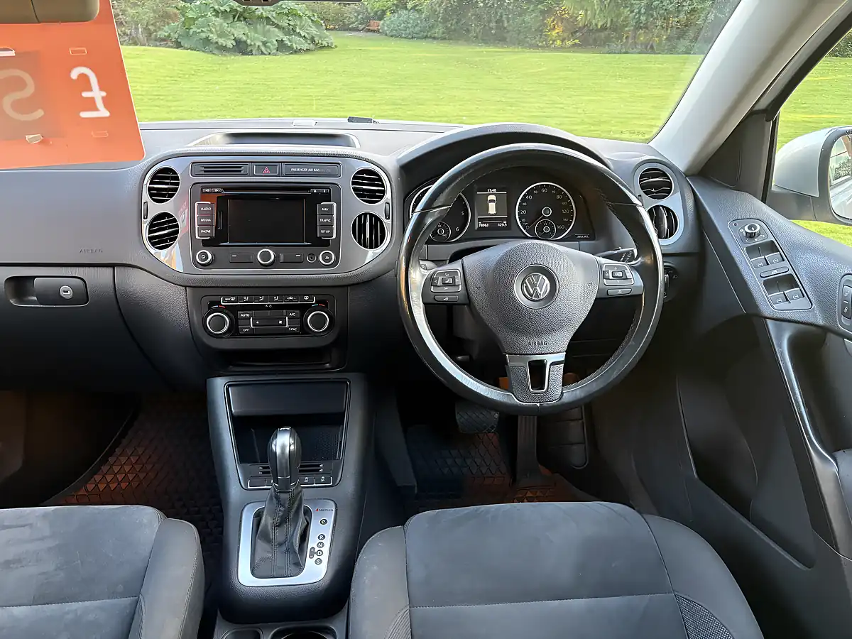 Used 2014 Volkswagen Tiguan Bluemotion Tech Match Silver - Interior and Exterior details 15