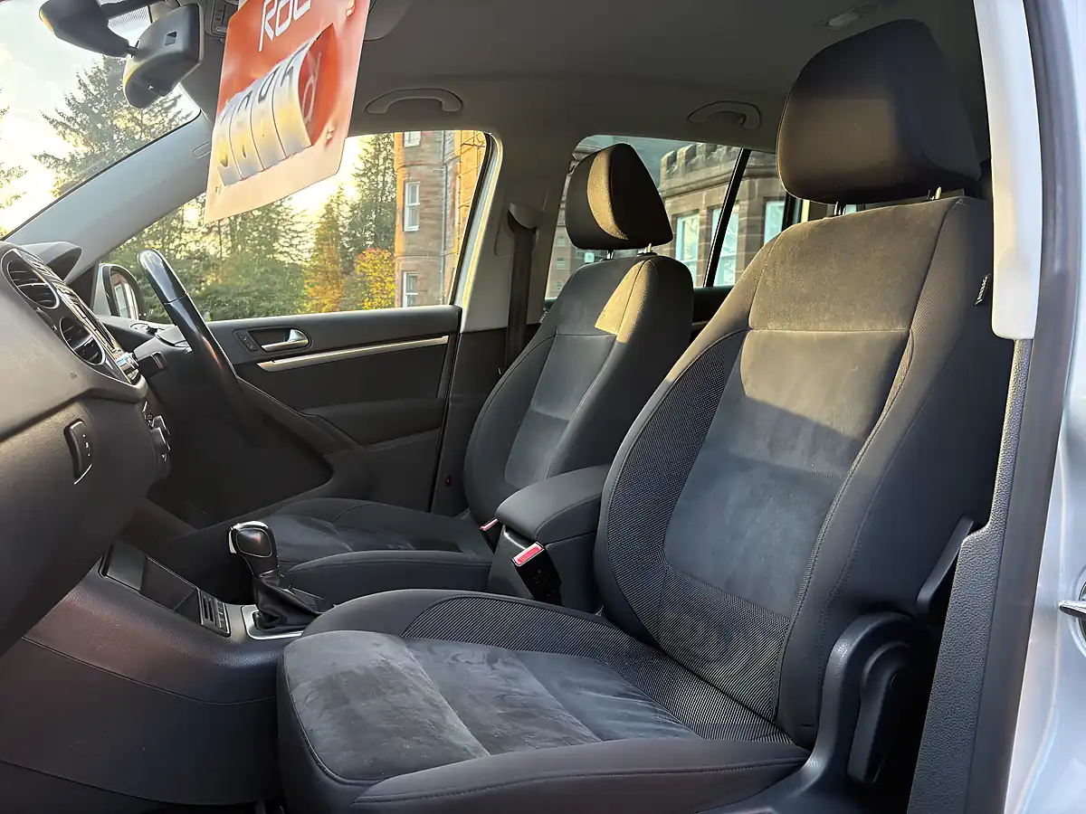 Used 2014 Volkswagen Tiguan Bluemotion Tech Match Silver - Interior and Exterior details 17