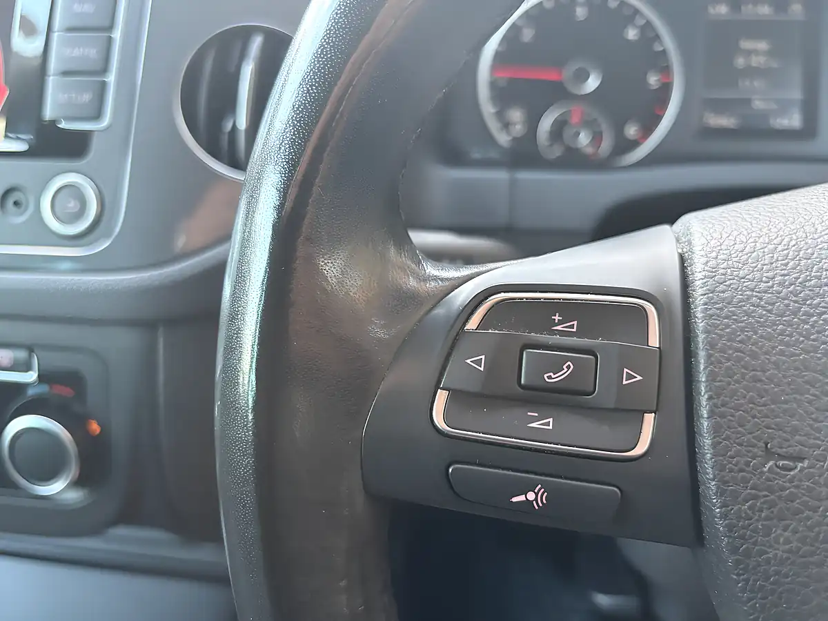 Used 2014 Volkswagen Tiguan Bluemotion Tech Match Silver - Interior and Exterior details 18