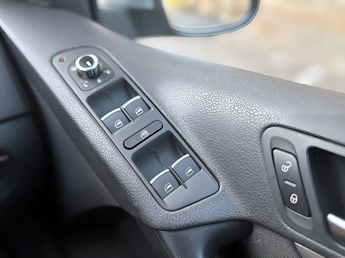 Used 2014 Volkswagen Tiguan Bluemotion Tech Match Silver - Interior and Exterior details 20