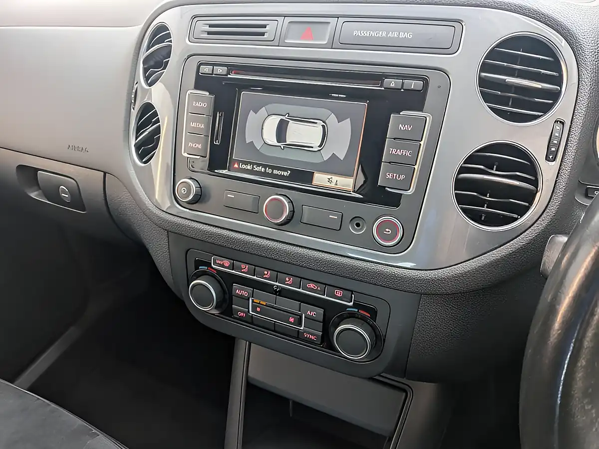 Used 2014 Volkswagen Tiguan Bluemotion Tech Match White - Interior and Exterior details 11