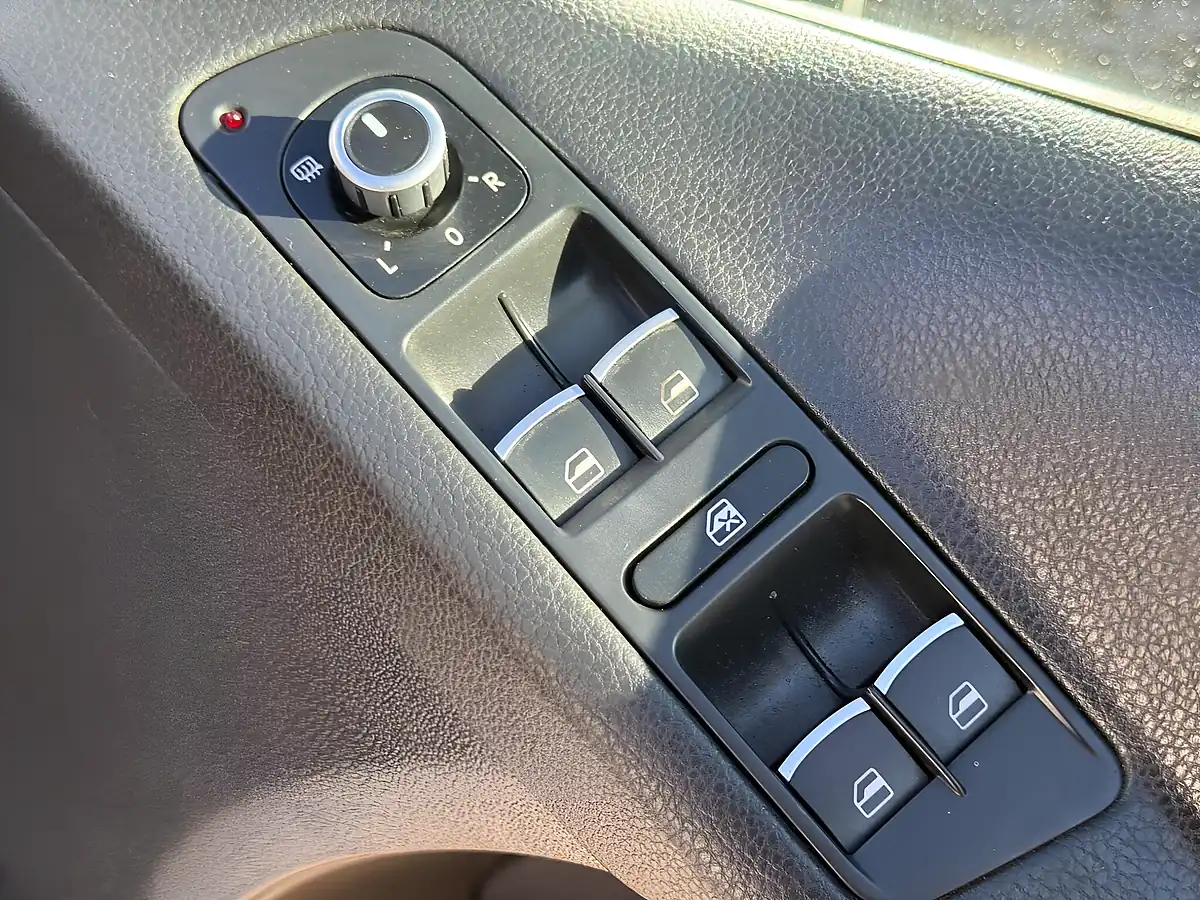 Used 2014 Volkswagen Tiguan Bluemotion Tech Match White - Interior and Exterior details 12
