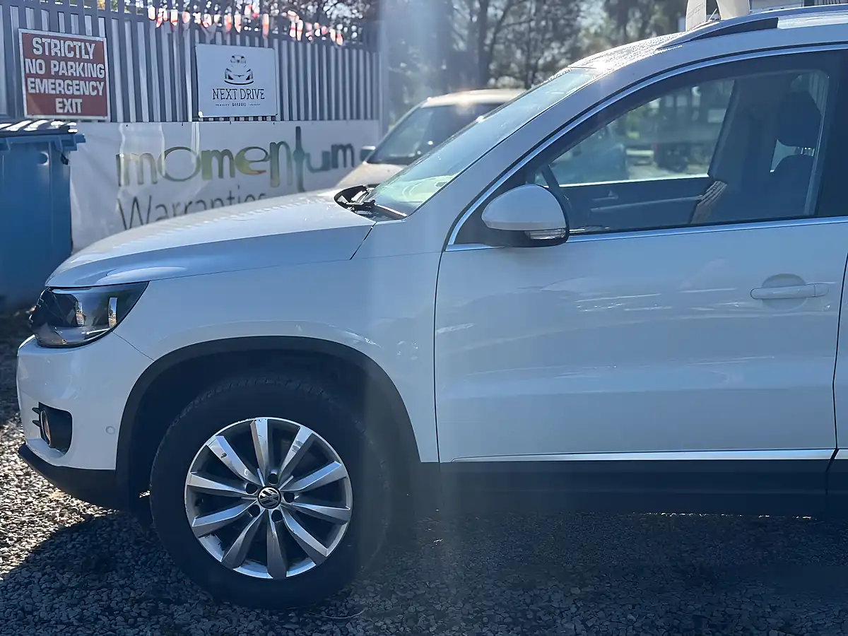 Used 2014 Volkswagen Tiguan Bluemotion Tech Match White - Interior and Exterior details 15