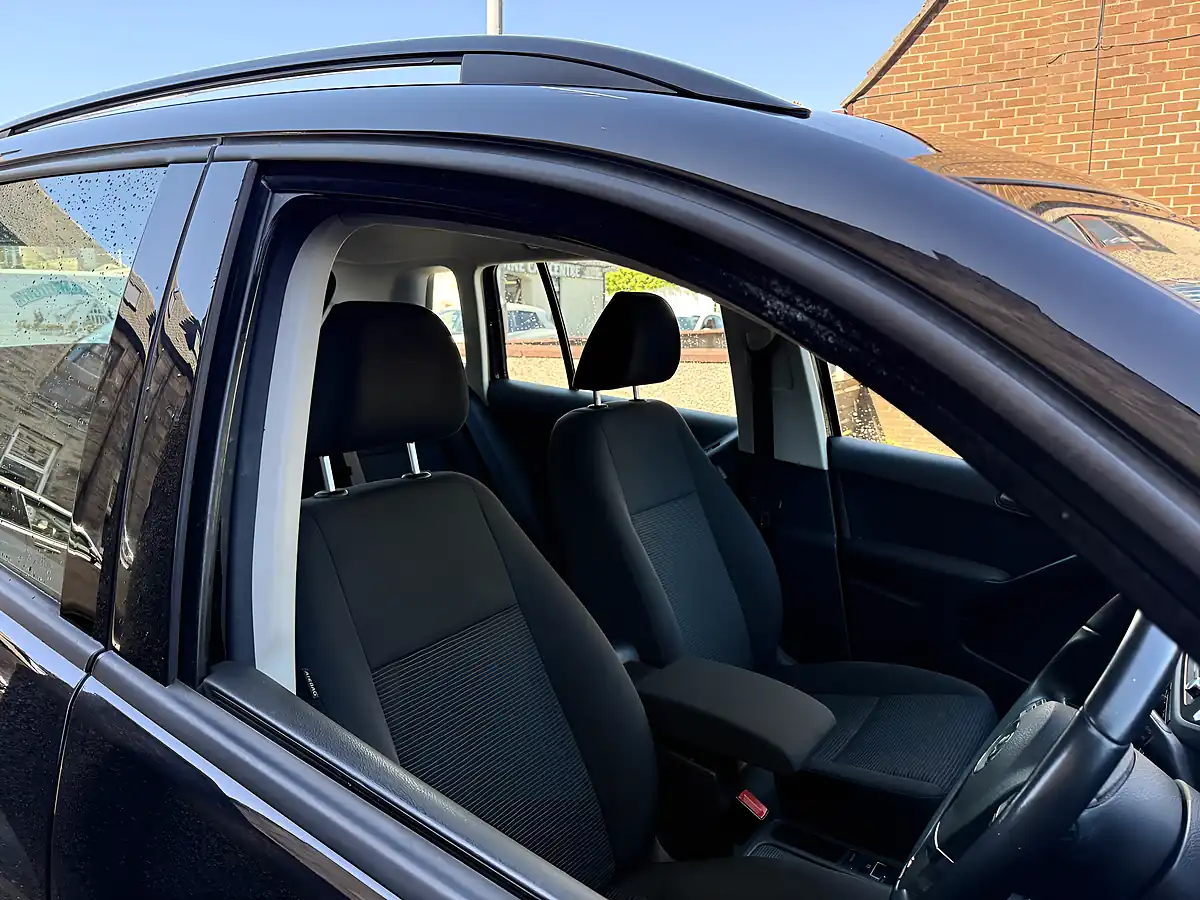 Used 2014 Volkswagen Tiguan Bluemotion Tech S Black - Interior and Exterior details 16