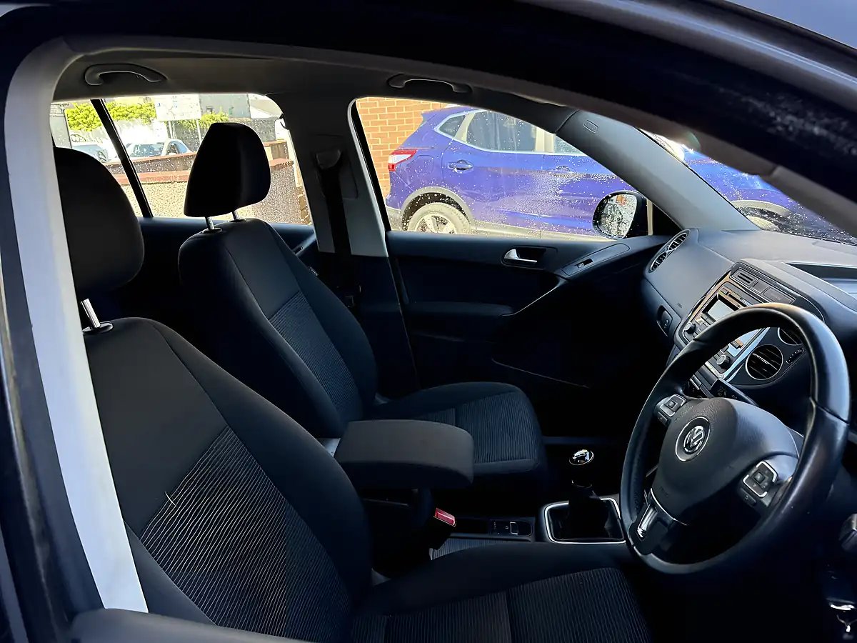 Used 2014 Volkswagen Tiguan Bluemotion Tech S Black - Interior and Exterior details 6