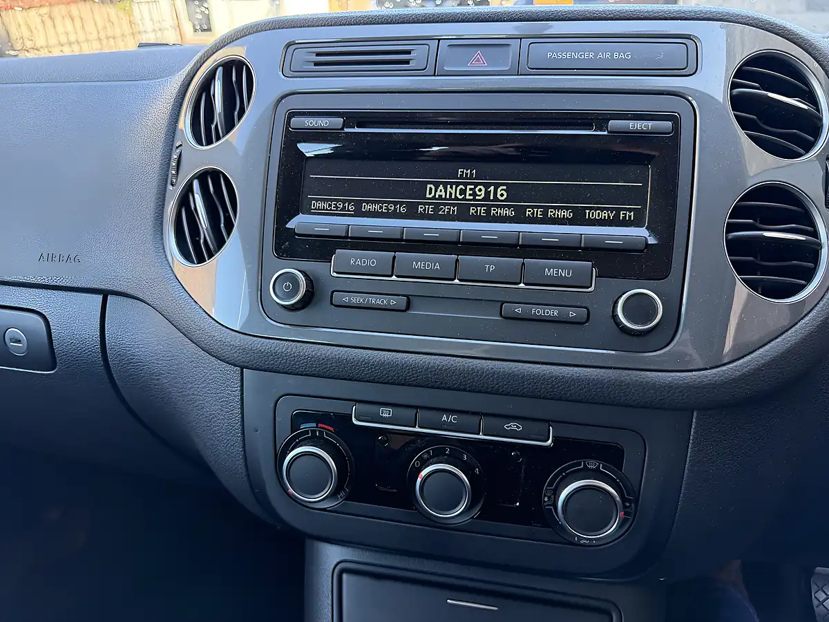 Used 2014 Volkswagen Tiguan Bluemotion Tech S Black - Interior and Exterior details 7