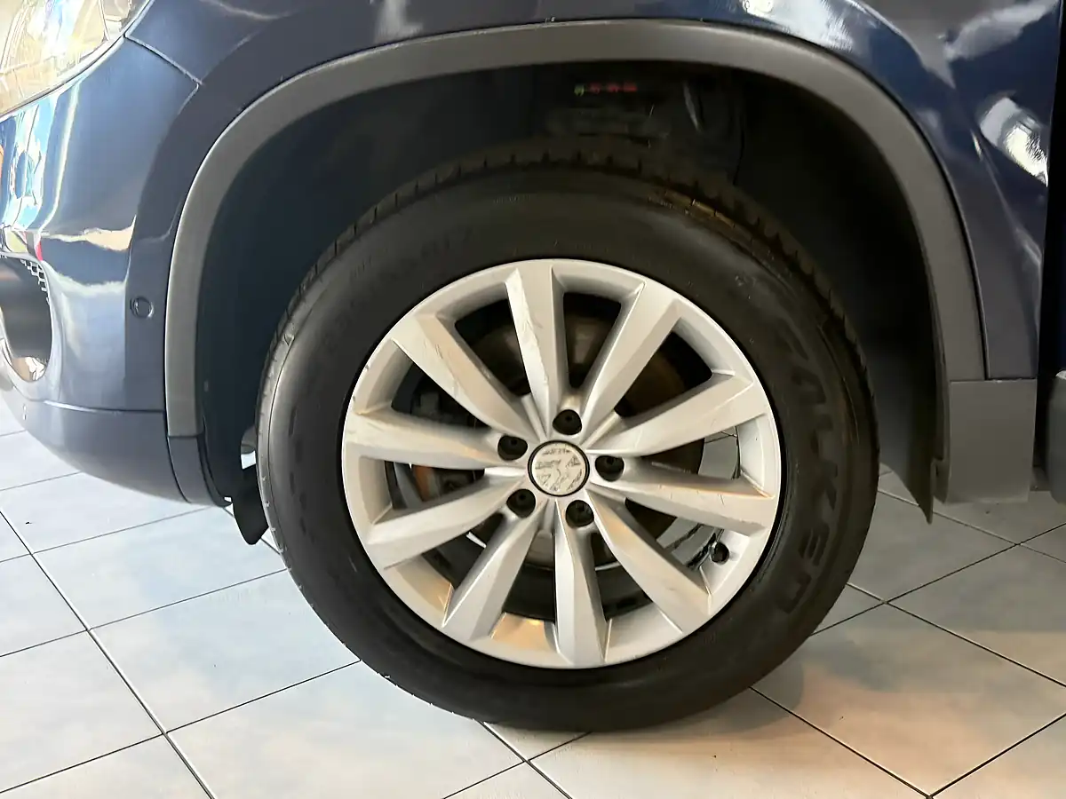 Used 2014 Volkswagen Tiguan Match Blue - Interior and Exterior details 12