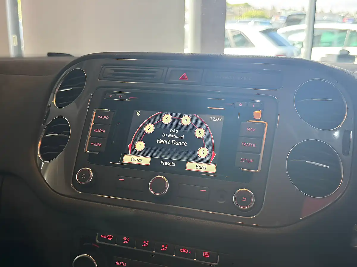 Used 2014 Volkswagen Tiguan Match Blue - Interior and Exterior details 2