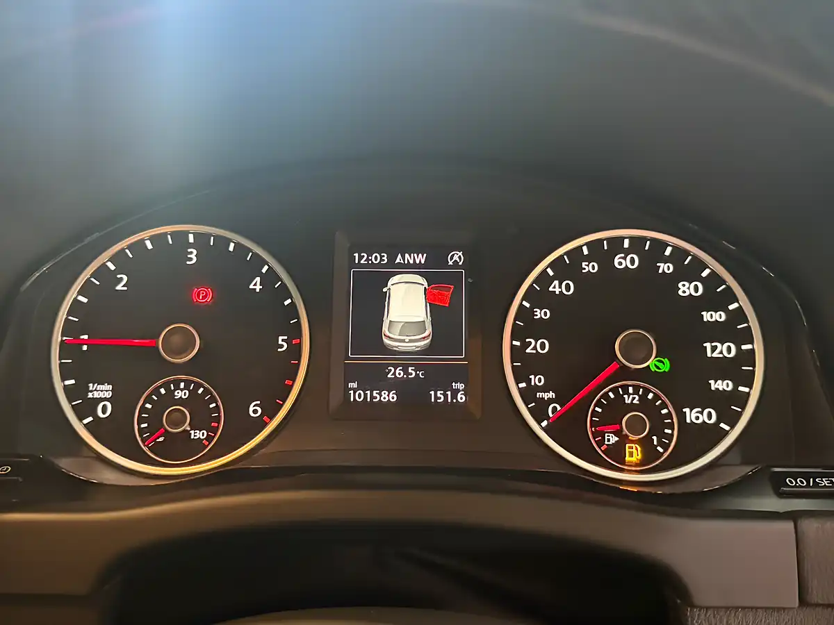 Used 2014 Volkswagen Tiguan Match Blue - Interior and Exterior details 8