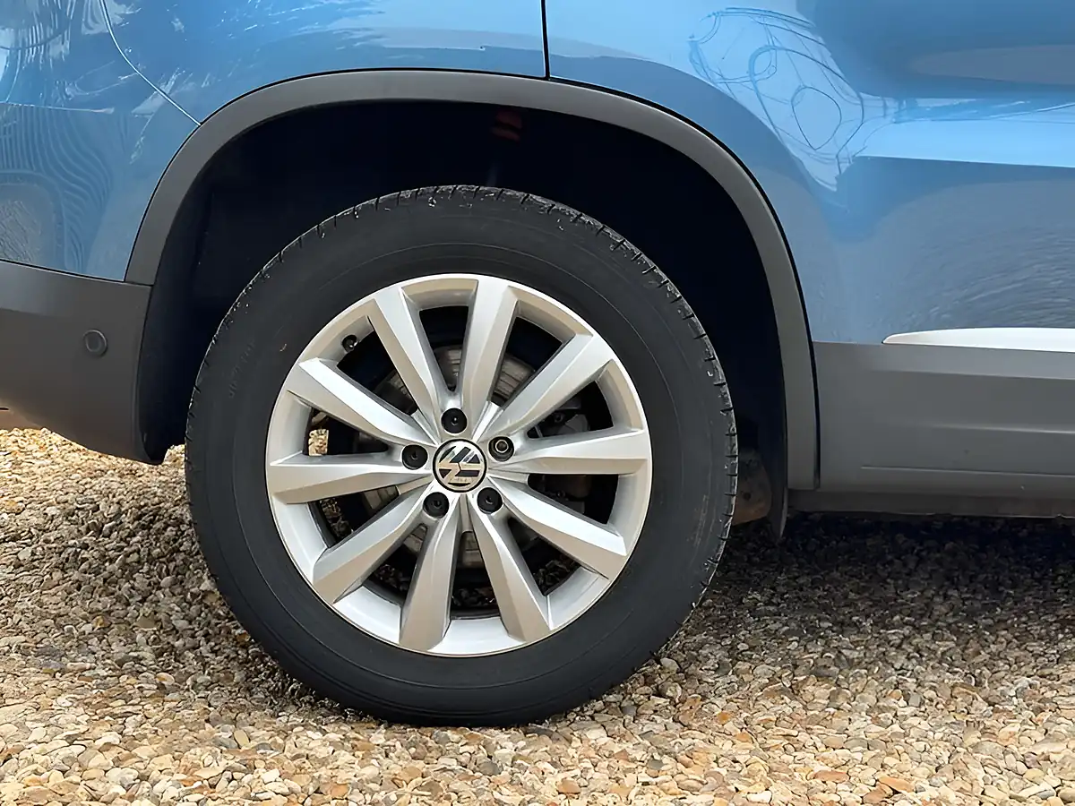 Used 2014 Volkswagen Tiguan Match Blue - Interior and Exterior details 11