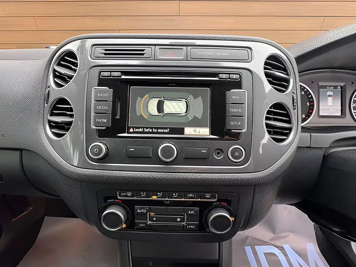 Used 2014 Volkswagen Tiguan Match Blue - Interior and Exterior details 16