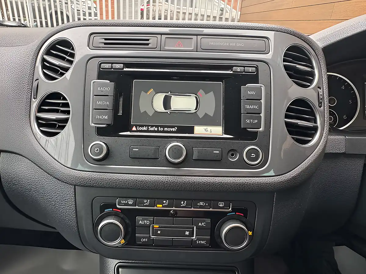 Used 2014 Volkswagen Tiguan Match Blue - Interior and Exterior details 19