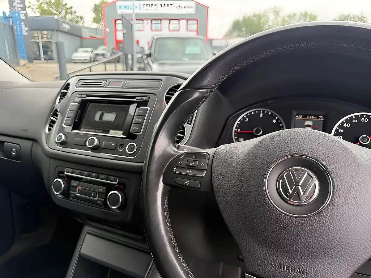 Used 2014 Volkswagen Tiguan Match Blue - Interior and Exterior details 12