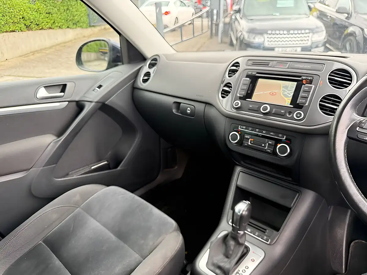 Used 2014 Volkswagen Tiguan Match Blue - Interior and Exterior details 17